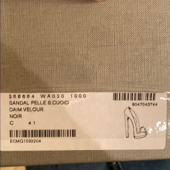 Alexander McQueen Black Velour Peep Toe Pumps 41 NIB Gold Skull Hardware - Picture 8 of 10